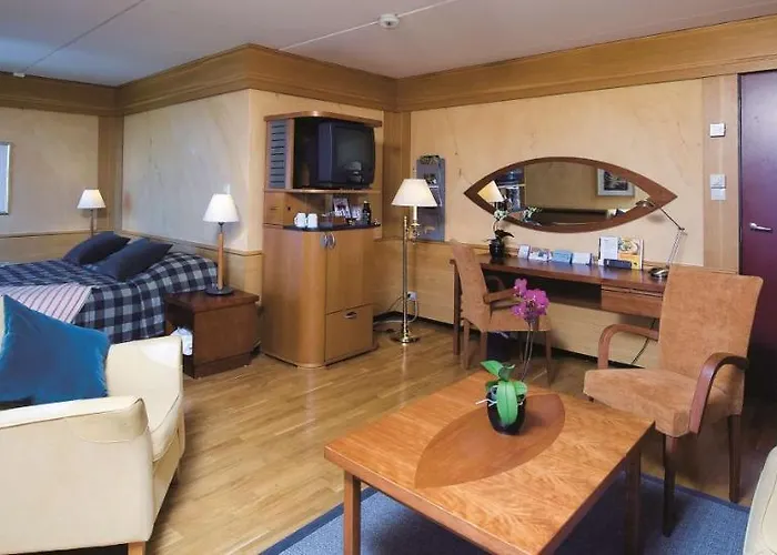 Отель Radisson 4*