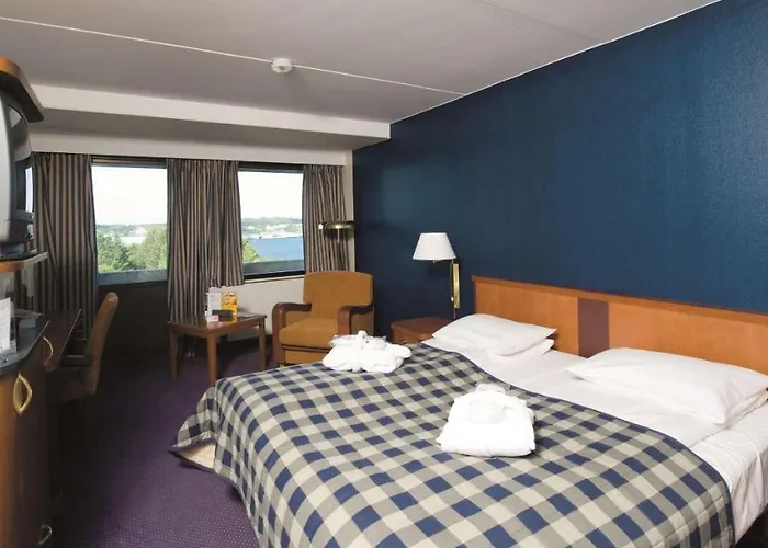 Отель Radisson 4*