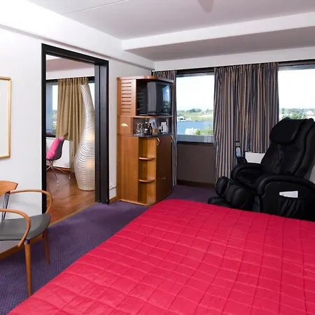 Radisson Blu Hotel, 4*